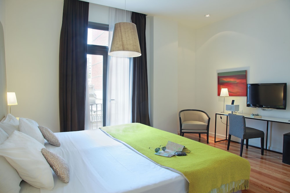 Suite, 1 cama de matrimonio grande, no fumadores del hotel Esplendor By Wyndham Montevideo Cervantes. Foto 1