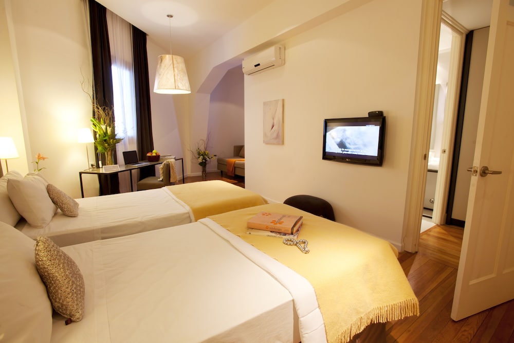 Suite, varias camas, no fumadores del hotel Esplendor By Wyndham Montevideo Cervantes. Foto 2