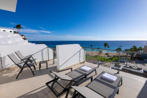 Habitación Doble con vistas al mar del hotel Riu Calypso. Foto 3