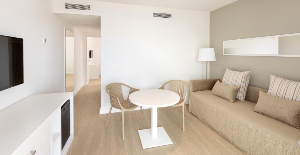 Junior suite Vista Piscina del hotel Sol Fuerteventura Jandía All Suites. Foto 1