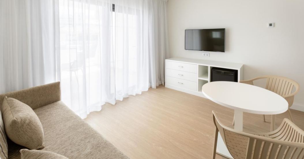 Junior suite Vista Piscina del hotel Sol Fuerteventura Jandía All Suites. Foto 2