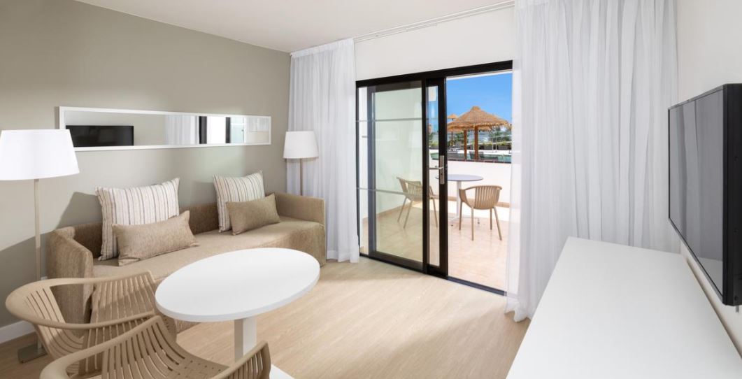 Junior suite Vista Piscina del hotel Sol Fuerteventura Jandía All Suites. Foto 3