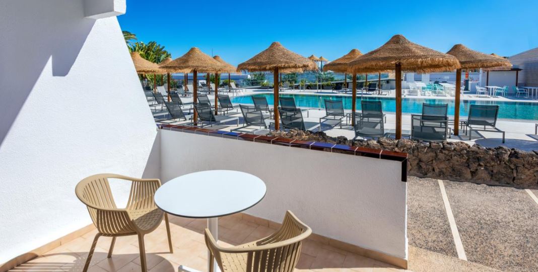 Junior suite Vista Piscina del hotel Sol Fuerteventura Jandía All Suites. Foto 4