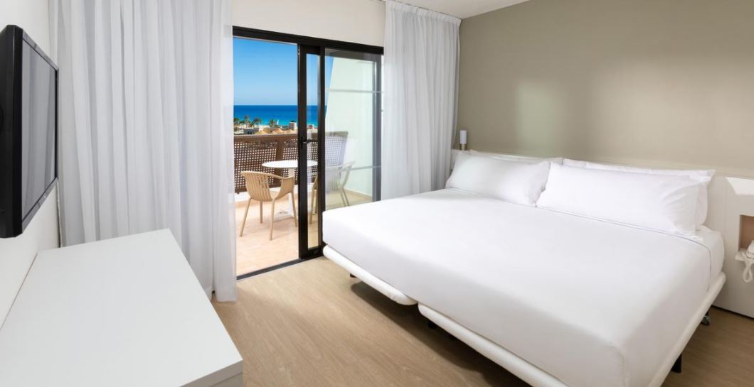 Junior suite Vista Mar o Piscina del hotel Sol Fuerteventura Jandía All Suites. Foto 1