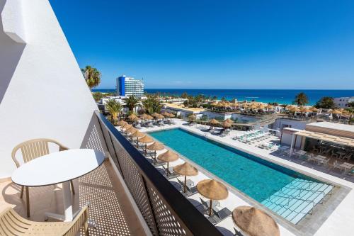 Suite Junior Xtra con vistas al mar del hotel Sol Fuerteventura Jandía All Suites. Foto 10