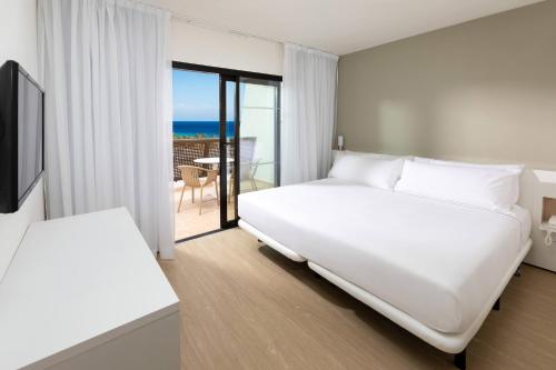 Suite Junior con vistas al mar del hotel Sol Fuerteventura Jandía All Suites. Foto 18