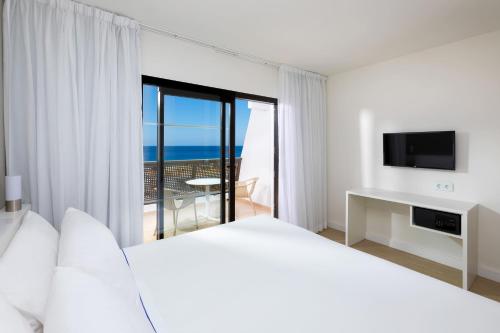 Suite Junior con vistas al mar del hotel Sol Fuerteventura Jandía All Suites. Foto 5