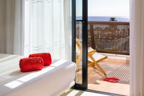 Suite Junior Xtra con vistas al mar del hotel Sol Fuerteventura Jandía All Suites. Foto 5