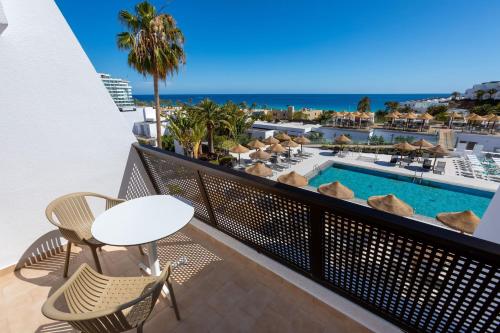 Suite Junior Xtra con vistas al mar del hotel Sol Fuerteventura Jandía All Suites. Foto 7