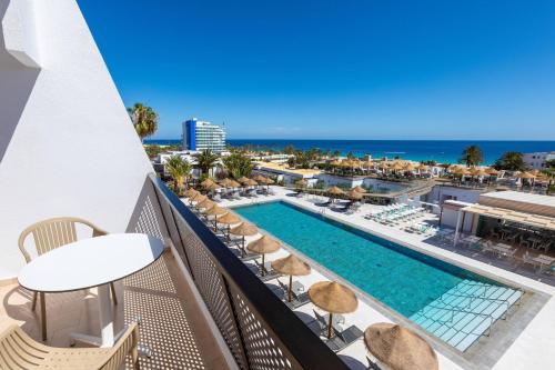 Suite Junior Xtra con vistas al mar del hotel Sol Fuerteventura Jandía All Suites. Foto 8