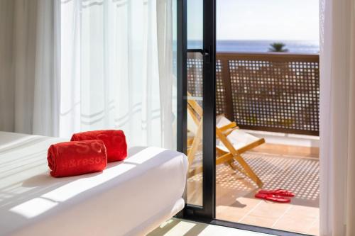 Suite Junior Xtra con vistas al mar del hotel Sol Fuerteventura Jandía All Suites. Foto 6