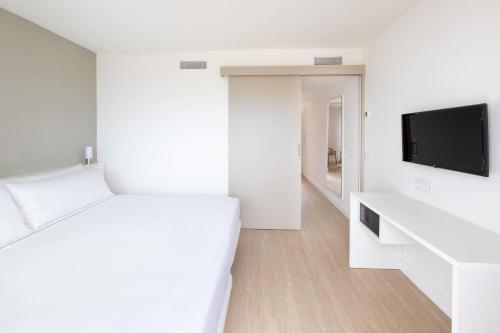 Suite Junior con balcón del hotel Sol Fuerteventura Jandía All Suites. Foto 5