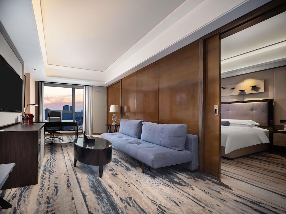 Suite Familiar con Una Cama King Size y Un Sofá Cama del hotel Pullman Shanghai Jing An
