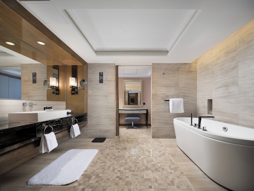 Suite Familiar con Una Cama King Size y Un Sofá Cama del hotel Pullman Shanghai Jing An. Foto 5