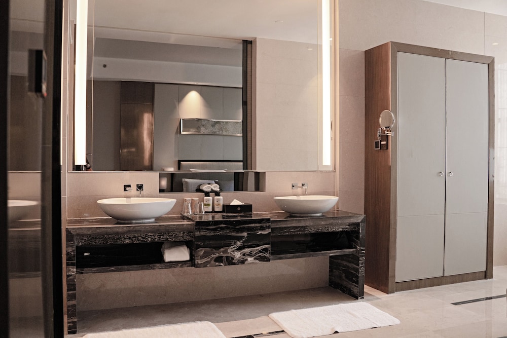 Suite CEO, 1 Cama King Size del hotel Pullman Shanghai Jing An. Foto 7