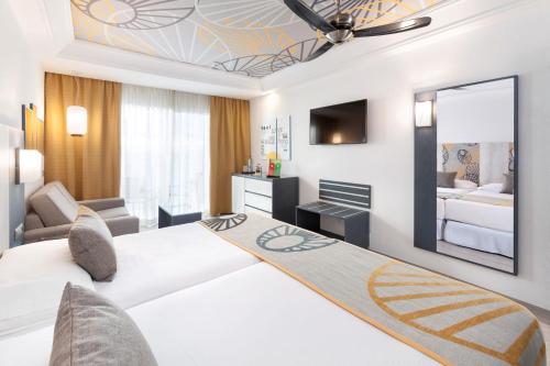 Habitación Doble con vistas al mar del hotel Riu Vistamar - All Inclusive