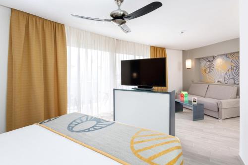 Suite Junior con vistas al mar del hotel Riu Vistamar - All Inclusive