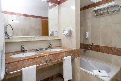 Habitación doble 2 camas del hotel Gloria Palace Amadores Thalasso. Foto 1