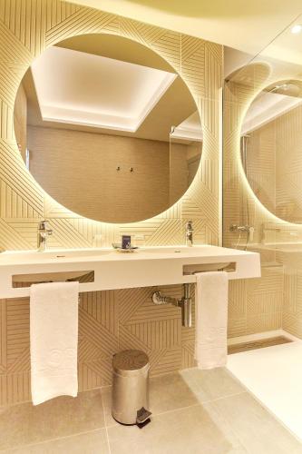 Habitación Doble del hotel Gloria Palace Amadores Thalasso. Foto 5