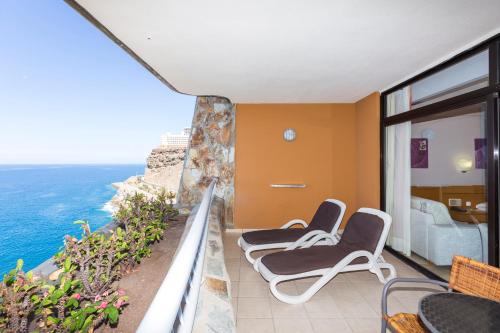 Habitación Doble con vistas al mar (2 adultos + 1 niño) - 2 camas del hotel Gloria Palace Amadores Thalasso. Foto 8