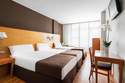 Habitación Triple del hotel Exe Las Palmas. Foto 5