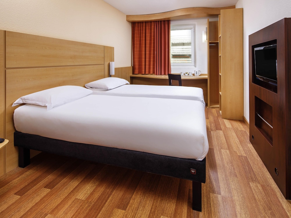 Habitación doble Vista ciudad 2 Camas individuales del hotel Ibis Bristol Centre. Foto 7