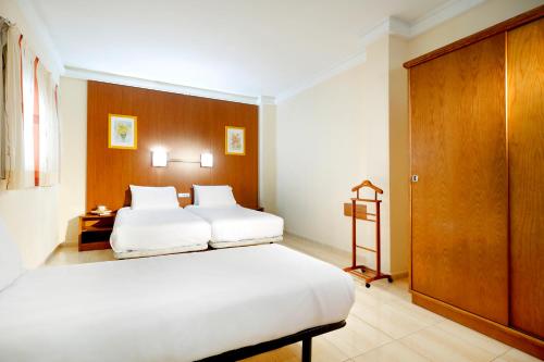 Habitación Triple del hotel Alisios Canteras. Foto 2