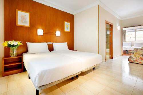 Habitación cuádruple del hotel Alisios Canteras