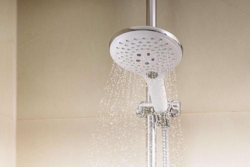 Habitación doble Vista ciudad Sofá Cama incluido 2 Camas individuales del hotel Nh Las Palmas Playa Las Canteras. Foto 5