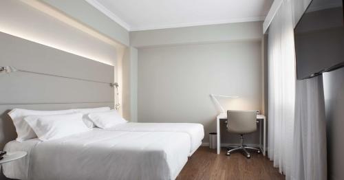 Habitación Doble con cama supletoria - 1 o 2 camas del hotel Nh Las Palmas Playa Las Canteras. Foto 3