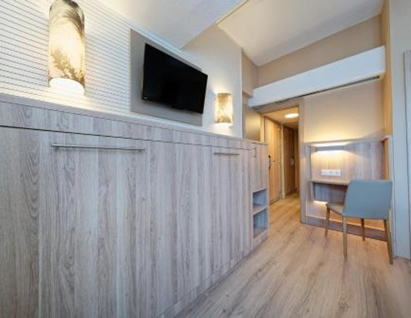 Habitación Triple del hotel Bull Astoria. Foto 7
