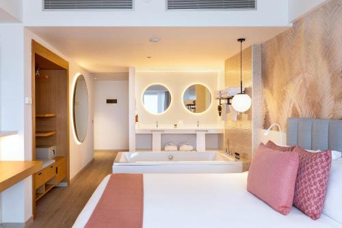 Habitación Doble Romance del hotel Cristina by Tigotan. Foto 3