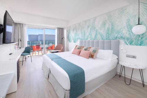 Habitación Deluxe del hotel Cristina by Tigotan. Foto 2