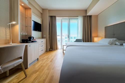 Twin Room Spa Acces included del hotel Bull Reina Isabel and Spa. Foto 7