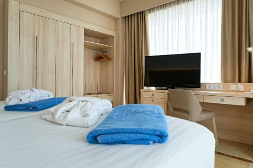 Suite con acceso gratuito al spa del hotel Bull Reina Isabel and Spa. Foto 2