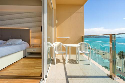 Habitación Doble con vistas al mar y acceso gratuito al spa - 2 camas del hotel Bull Reina Isabel and Spa. Foto 3