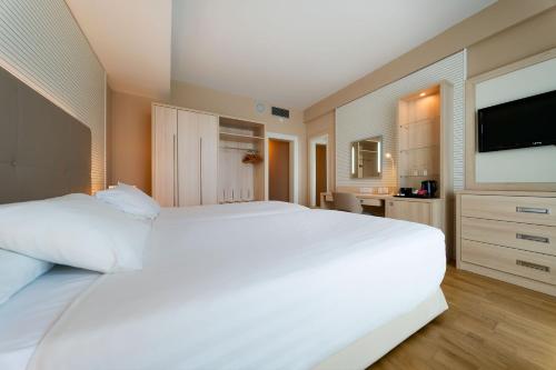 Habitación Doble con acceso gratuito al spa - 2 camas del hotel Bull Reina Isabel and Spa. Foto 4