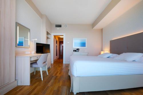 Habitación Doble con vistas al mar y acceso gratuito al spa - 2 camas del hotel Bull Reina Isabel and Spa. Foto 4