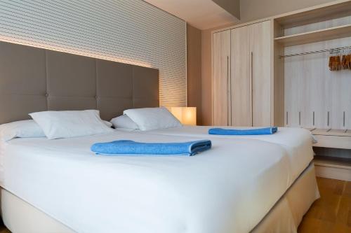 Habitación Doble con acceso gratuito al spa - 2 camas del hotel Bull Reina Isabel and Spa. Foto 6