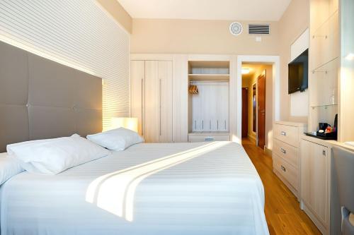 Habitación Individual con acceso gratuito al spa del hotel Bull Reina Isabel and Spa. Foto 6