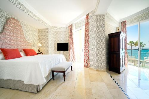 Suite con vistas al mar y acceso gratuito al spa del hotel Bull Reina Isabel and Spa. Foto 2