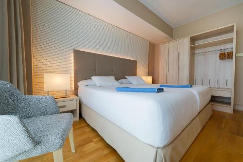 Habitación Doble con acceso gratuito al spa - 2 camas del hotel Bull Reina Isabel and Spa. Foto 2