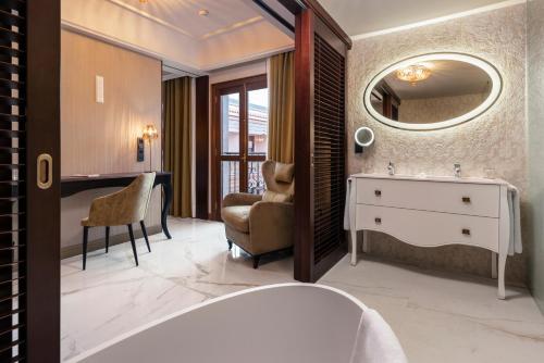 Junior suite Balcón o Terraza Premium 1 Cama super king del hotel Santa Catalina a Royal Hideaway. Foto 3