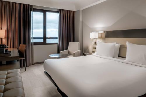 Suite Junior del hotel Ac Iberia Las Palmas. Foto 1