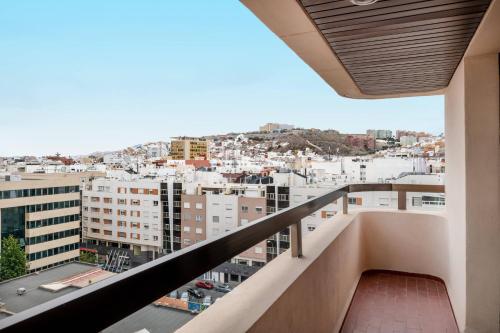 Habitación Estándar con 1 cama grande y balcón con vistas del hotel Ac Iberia Las Palmas