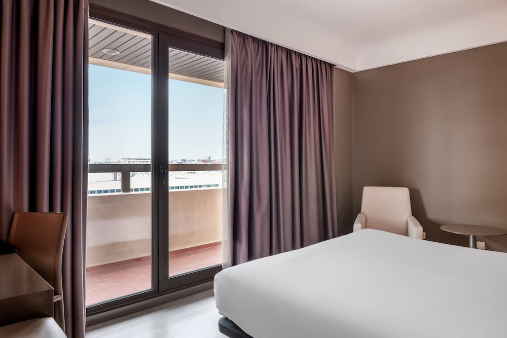 Habitación estándar, 1 cama de matrimonio, balcón del hotel Ac Iberia Las Palmas. Foto 1