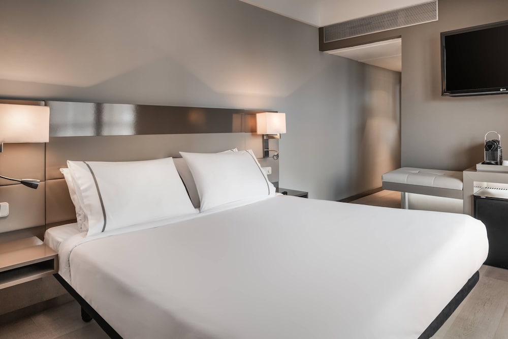 Habitación estándar, 1 cama de matrimonio grande, balcón del hotel Ac Iberia Las Palmas. Foto 1
