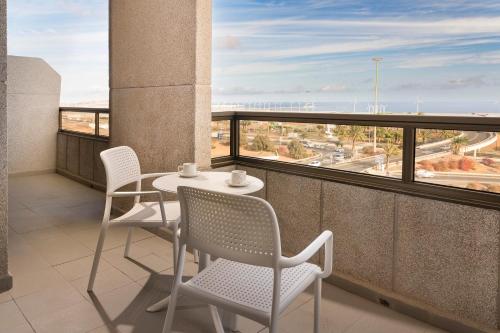 Suite Junior del hotel Elba Vecindario Aeropuerto Business & Convention Hotel. Foto 7