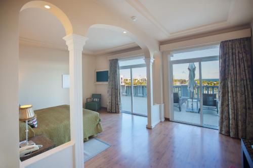 SUITE SENIOR del hotel Lopesan Villa Del Conde Resort and Thalasso. Foto 13