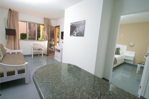 Apartamento Vista Jardín Balcón o Terraza Superior Sofá Cama incluido 2 Camas individuales kitchenette del hotel Apartments Turbo Club